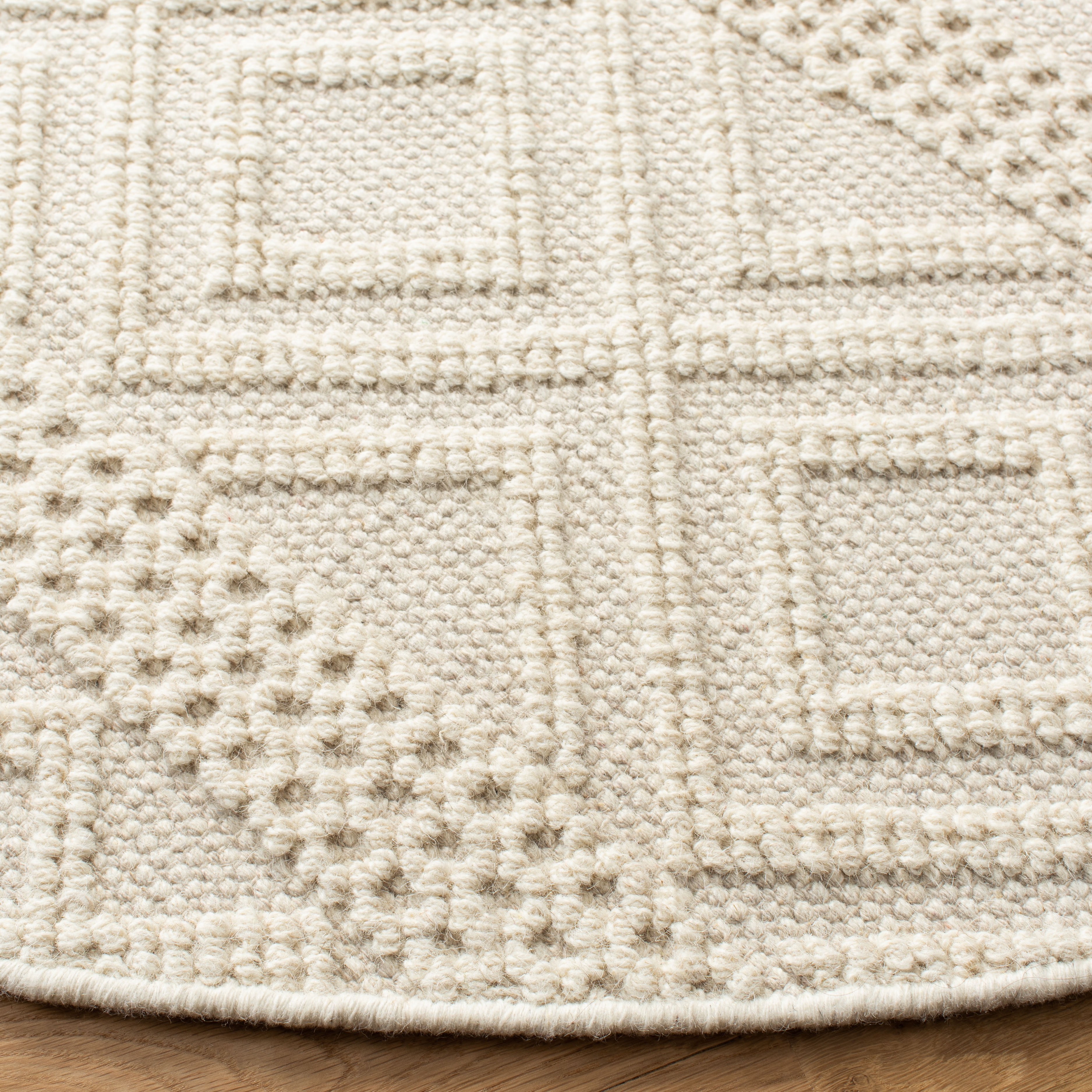 SAFAVIEH Vermont Chelsea Striped Area Rug, 4' x 4' Round, Ivory