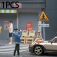 thumbnail image 1 of Figura en miniatura Hugo Escala 1/64 personas para diorama, 1 of 10