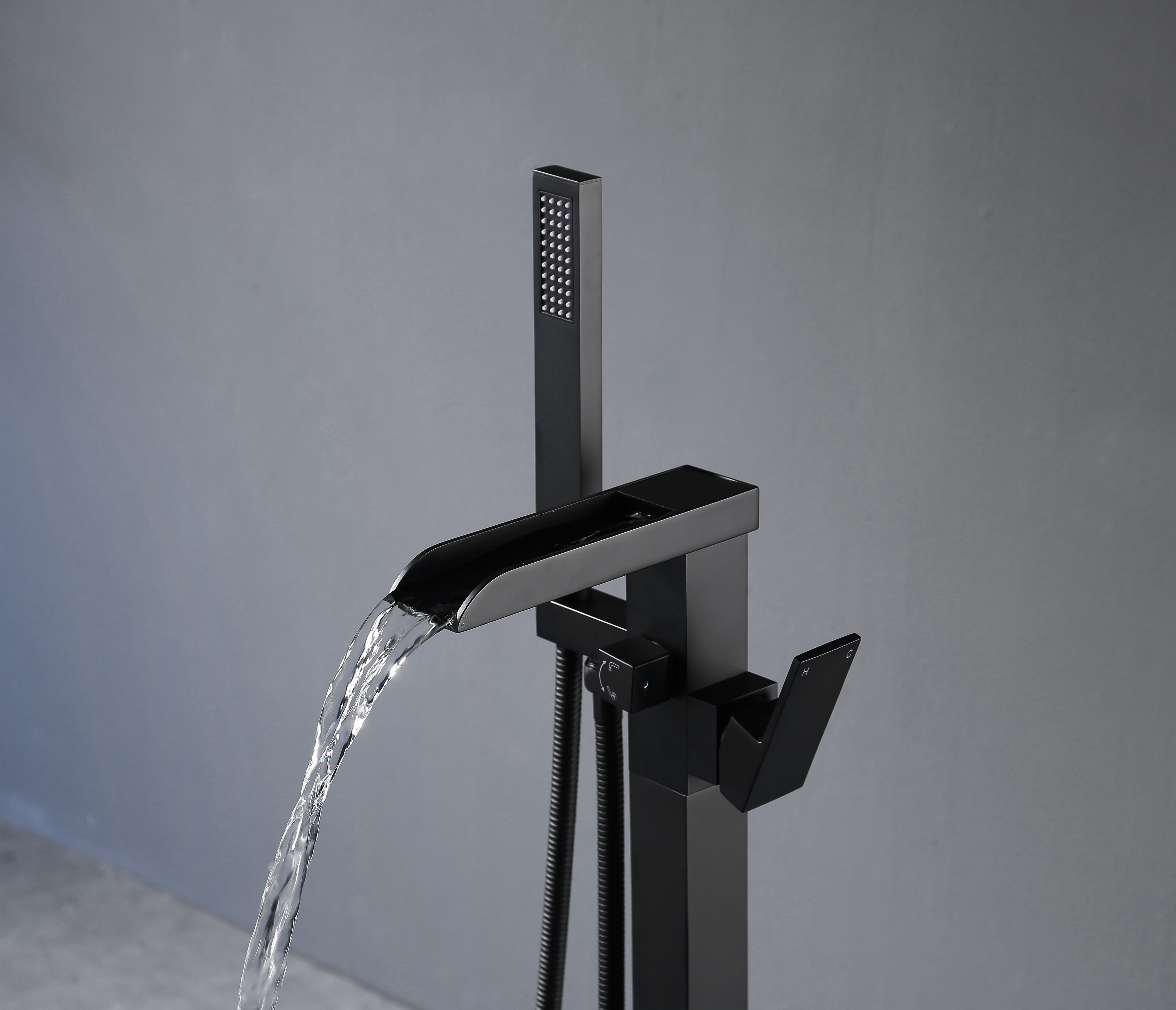 Freestanding Bathtub Faucet Tub Filler Matte Black Floor Mount Bathroom Faucets Single Handle with Hand Shower