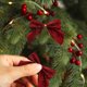 thumbnail image 5 of Set de lazos para árbol de Navidad Pack de 12 | Oro, plata, rojo, azul, rosa, negro | Decoraciones para fiestas navideñas | Mini lazos de plástico preatados con purpurina | Acento de regalo duradero, 5 of 6