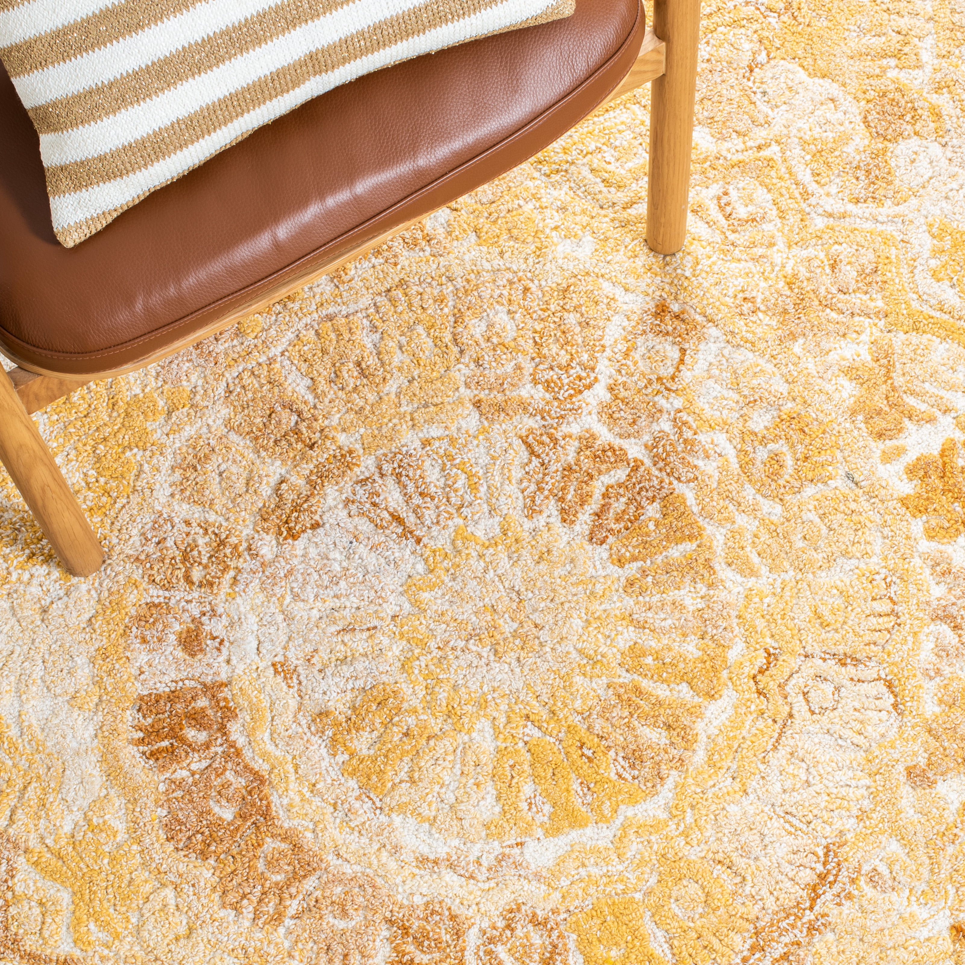 SAFAVIEH Marquee Georgiana Floral Area Rug, Yellow/Ivory, 6' x 6' Square
