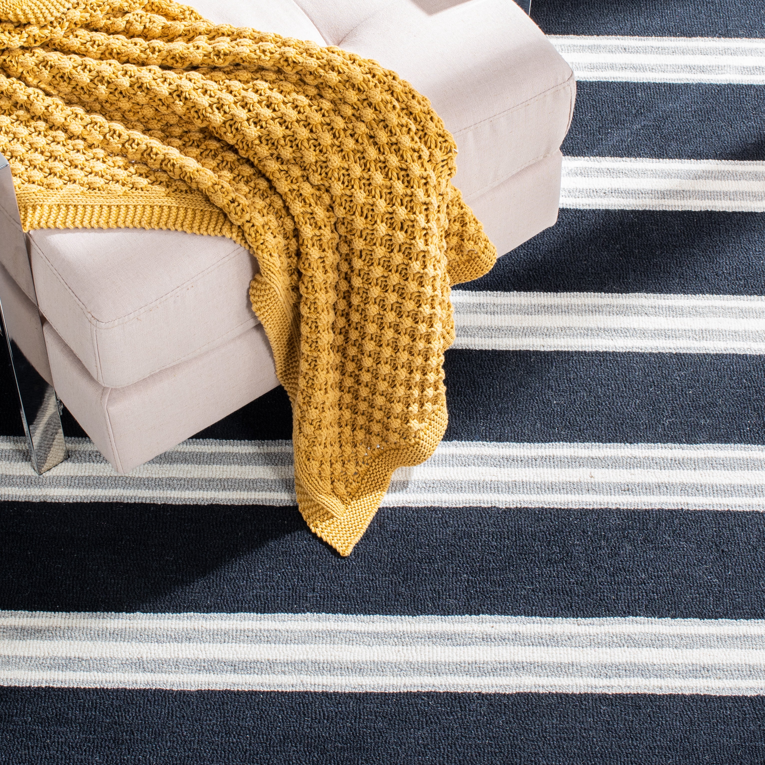 Safavieh Metro Darion Striped Area Rug, Black/Ivory, 4' x 6'