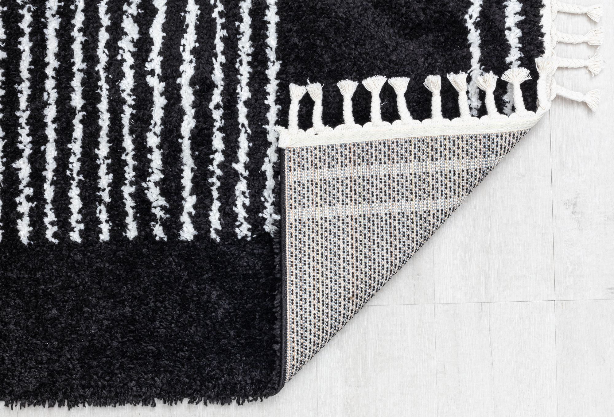Rugs America BT35A Ebony Twilight Stripe Shag Black Area Rug, 2'6" x 4'
