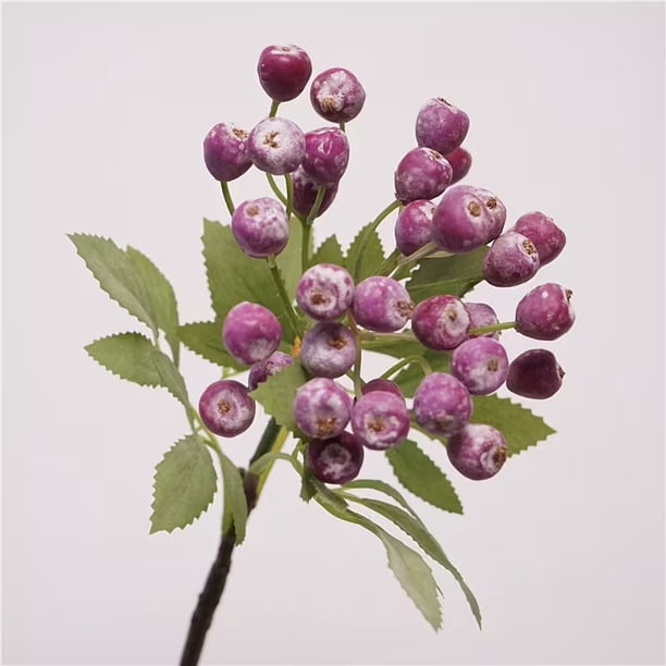 Una flor artificial, baya simulada, rama de decoración de árbol de Navidad, arándano escarchado, ramo de mano
