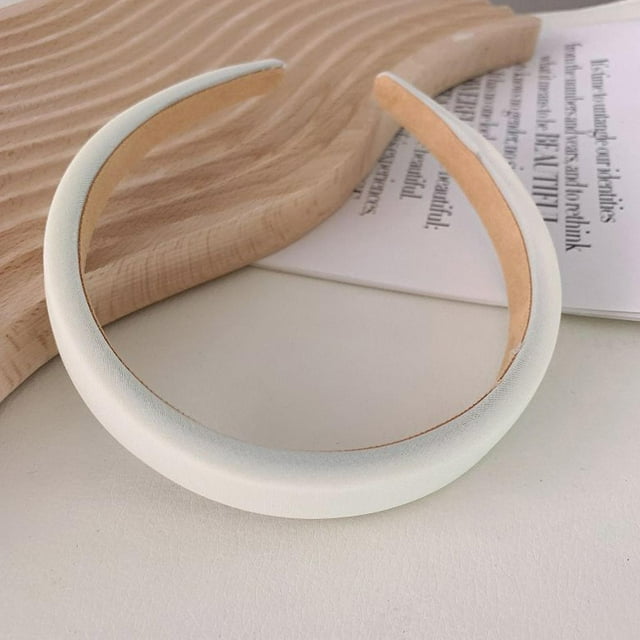 diadema de maquillaje huoguo diademas de ala ancha para niñas multicolor — diadema satinada de ala ancha en vista frontal 3/4; exterior liso color crema y forro interior beige, silueta acolchada y curva, material poliéster; diseño ancho pensado para sesiones de fotos o ocasiones especiales, accesorio bonito para niñas.