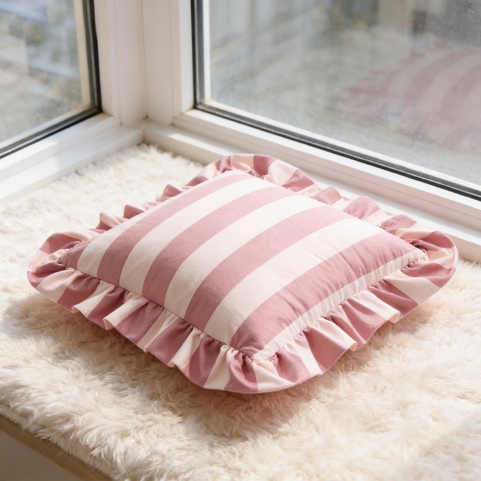 Outdoor Throw Pillows, Velvet Decorative Pillows, Ruffled Decorative Pillows (with filling), Perfect for Sofas, Bedrooms, and Living Rooms—Soft Home Textile Accessories