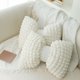 thumbnail image 4 of Funda de almohada de gamuza sintética con lazo difuso 1pc | Cojín lumbar decorativo suave de 12.6x15.7in | Blanco, marrón, rosa, acento para sofá, dormitorio, sala de estar | Soporte ergonómico,, 4 of 6