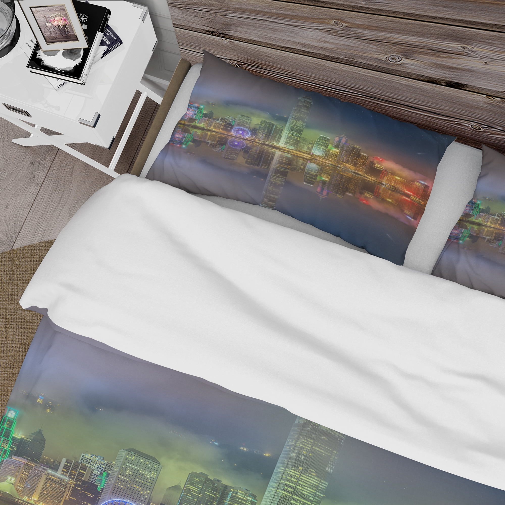 Designart 'Hong Kong Panoramic View' Modern & Contemporary Duvet Cover Set