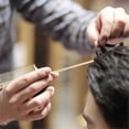 thumbnail image 4 of Peine para peinar el cabello con punta metálica precisa para seccionar, para uso en salones y en casa, color gris plateado., 4 of 5