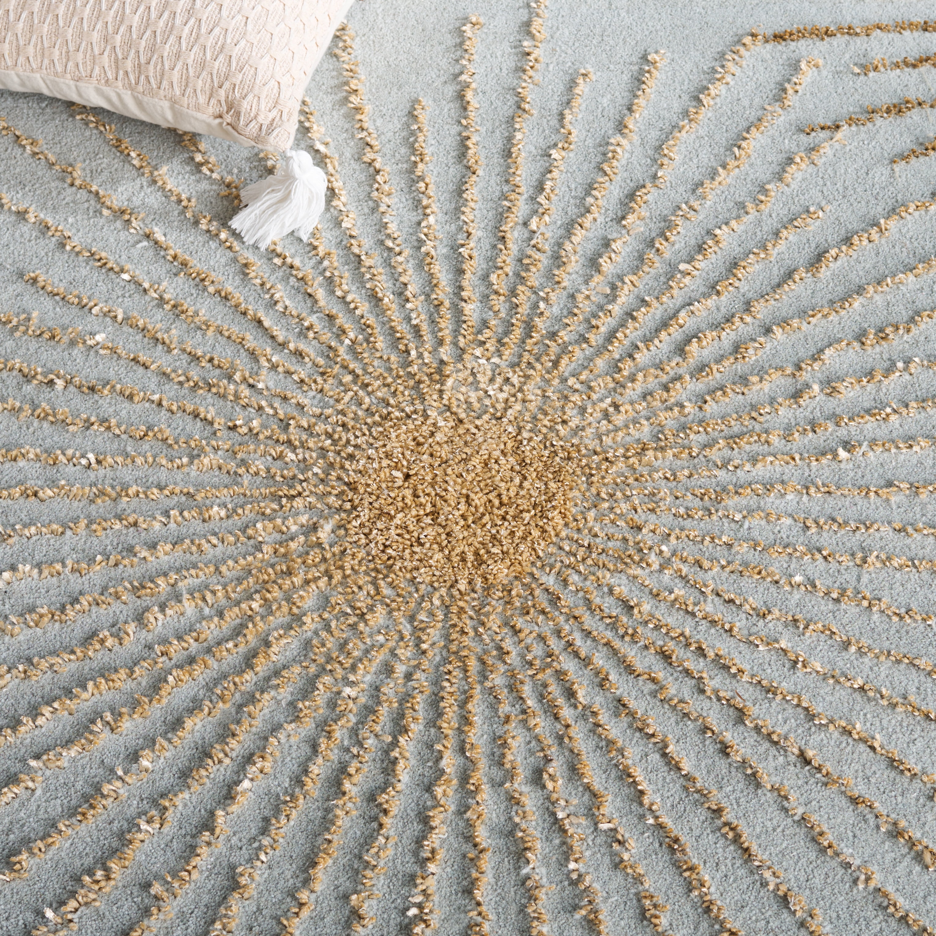 SAFAVIEH Soho Fiesta Geometric Area Rug, Light Blue/Multi, 2'6" x 4'