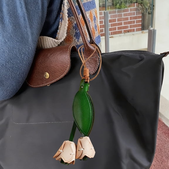 Flower Bag Charms for Women, Leather Leaf Flower Keychain, Boho Accessories Cute Keychains,Portable Keychain Accessories for Women Purse Pendant Charms