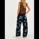 thumbnail image 5 of Vaqueros Rectos, Holgados, Informales, de Tiro Medio y Pierna para Mujer, Estilo Boyfriend Y2K, Pantalones Cortos de Mezclilla Flores Negras S, 5 of 10
