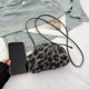 thumbnail image 2 of Bolso Felpa Invierno Con Leopardo Fuzzy S para Mujeres Compras Viajes, 2 of 9