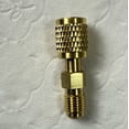 thumbnail image 1 of Adaptateur de Réservoir de Réfrigérant en Laiton 1/4 Po Femelle SAE vers 1/4 Po Mâle, Filetage Inversé, Raccord en Laiton Robuste pour R32 R454B CVC Mini-Split, Jauge de Pompe à Vide, Connexion, 1 of 5