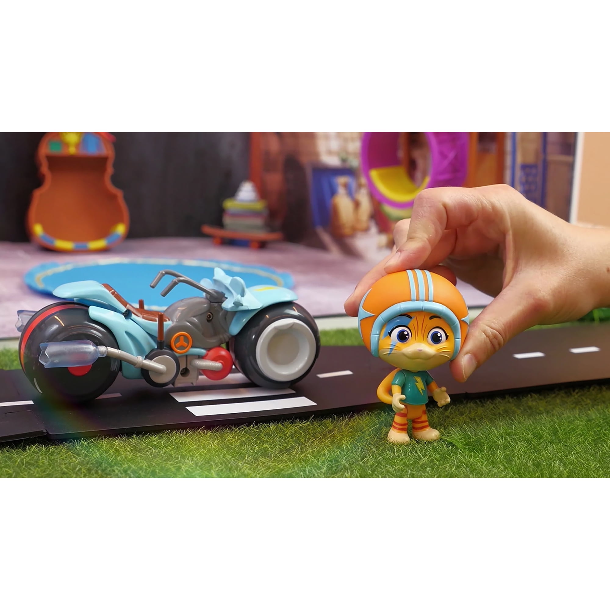 44 Cats Vehicle with 3" Lampo Figure