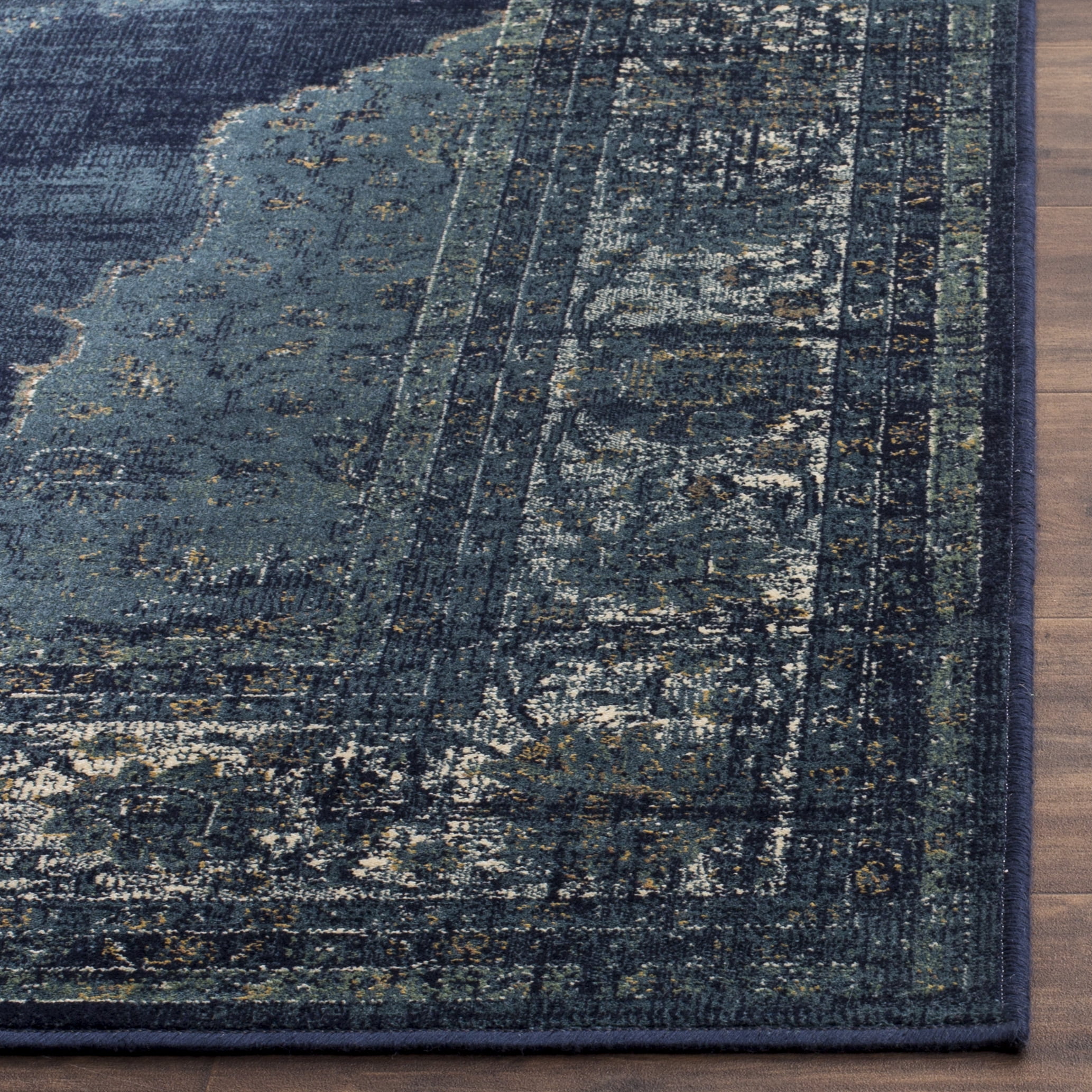 SAFAVIEH Vintage Winthrop Traditional Area Rug, Navy, 8' x 10'