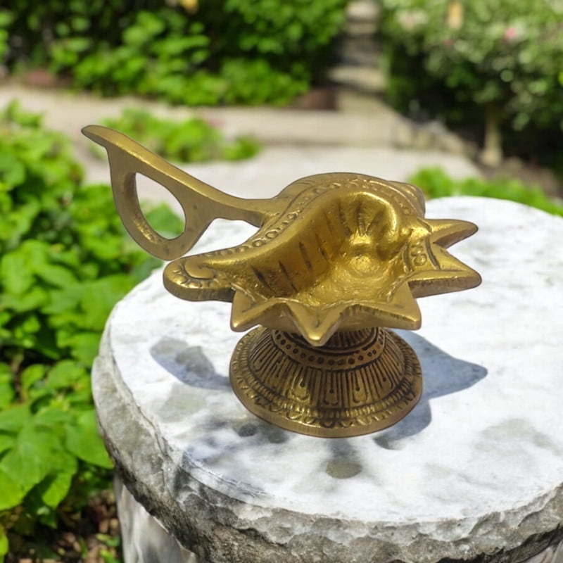 Five Wick Gloden Brass Handmade Diya Shankh Shapped Thumb Hold Oil Lamp Temple Décor Gift-2 Inch
