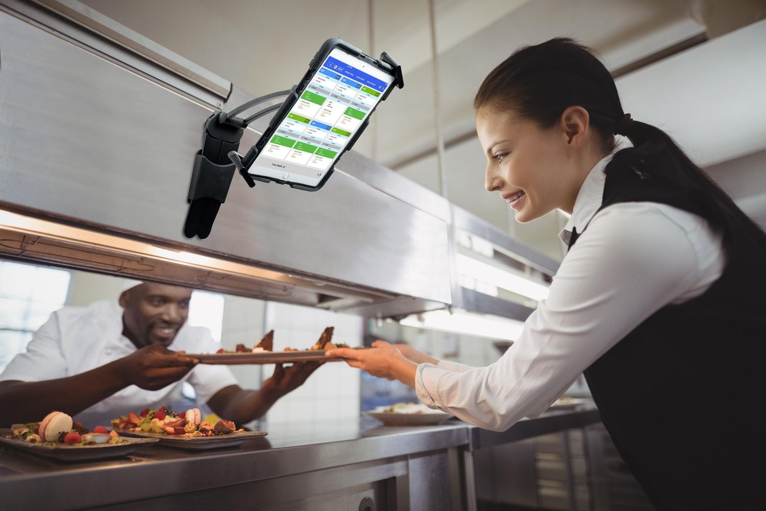 Support de tablette CTA Digital Multi-Flex de sécurité 2-en-1 de et support mural magnétique pour tablettes de 17.8 cm (7 pouces) à 35.6 cm (14 pouces) - Noir