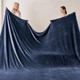 thumbnail image 3 of Manta de forro polar extragrande COOVA, 305 x 305 cm, color azul marino, 3 of 7