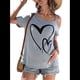 thumbnail image 1 of Camiseta de Mujer con Cuello Asimétrico, Corte y Estampado Gráfico, Corta. Gris M, 1 of 10