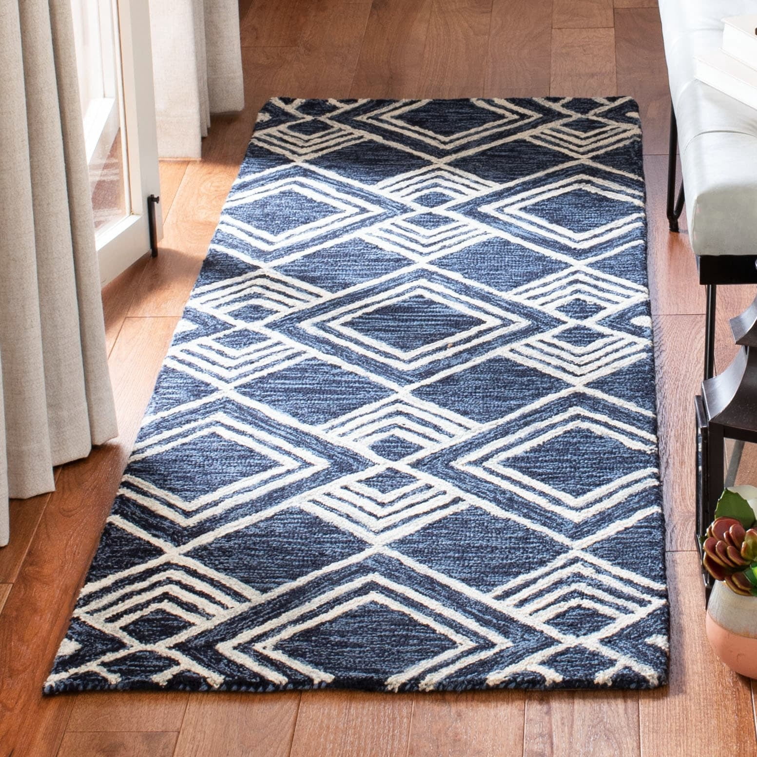 SAFAVIEH Micro-Loop Floral Geometric Wool Area Rug, Charcoal/Ivory, 2'6" x 4'
