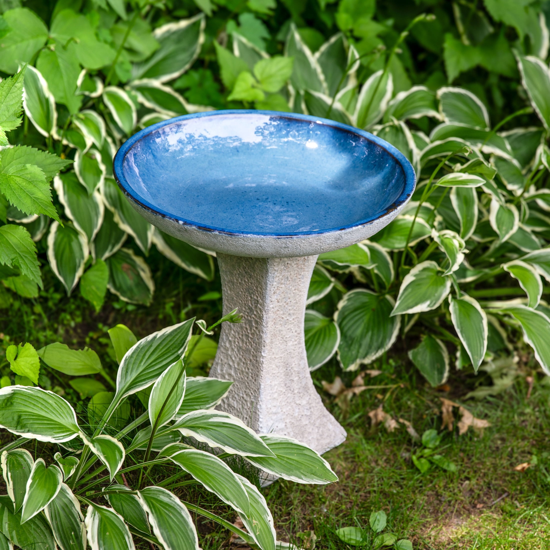Sunnydaze Nantes Freestanding Ceramic Outdoor Bird Bath, UV-Resistant White Lava Finish