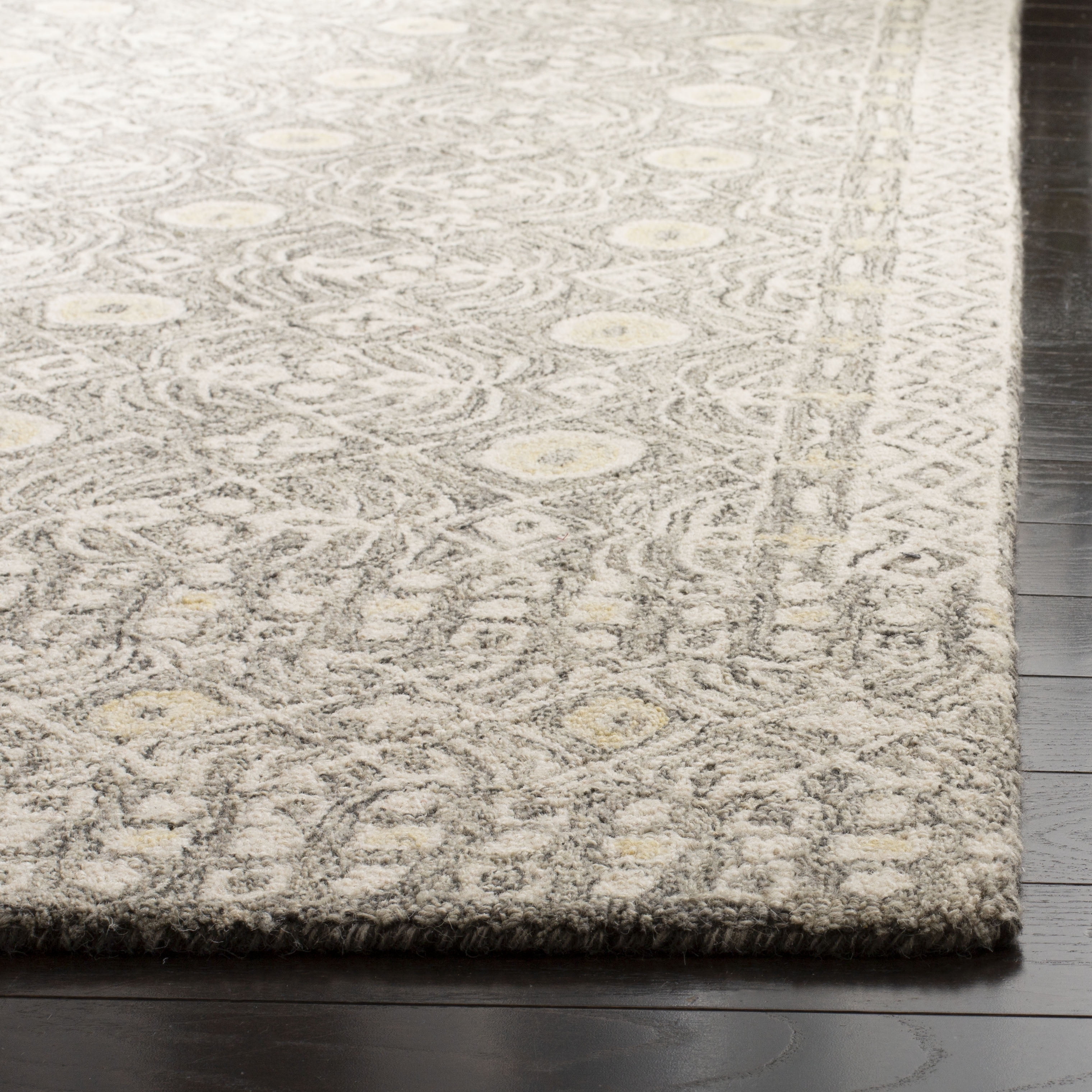 SAFAVIEH Micro-Loop Blazhe Floral Area Rug, Charcoal/Ivory, 5' x 8'