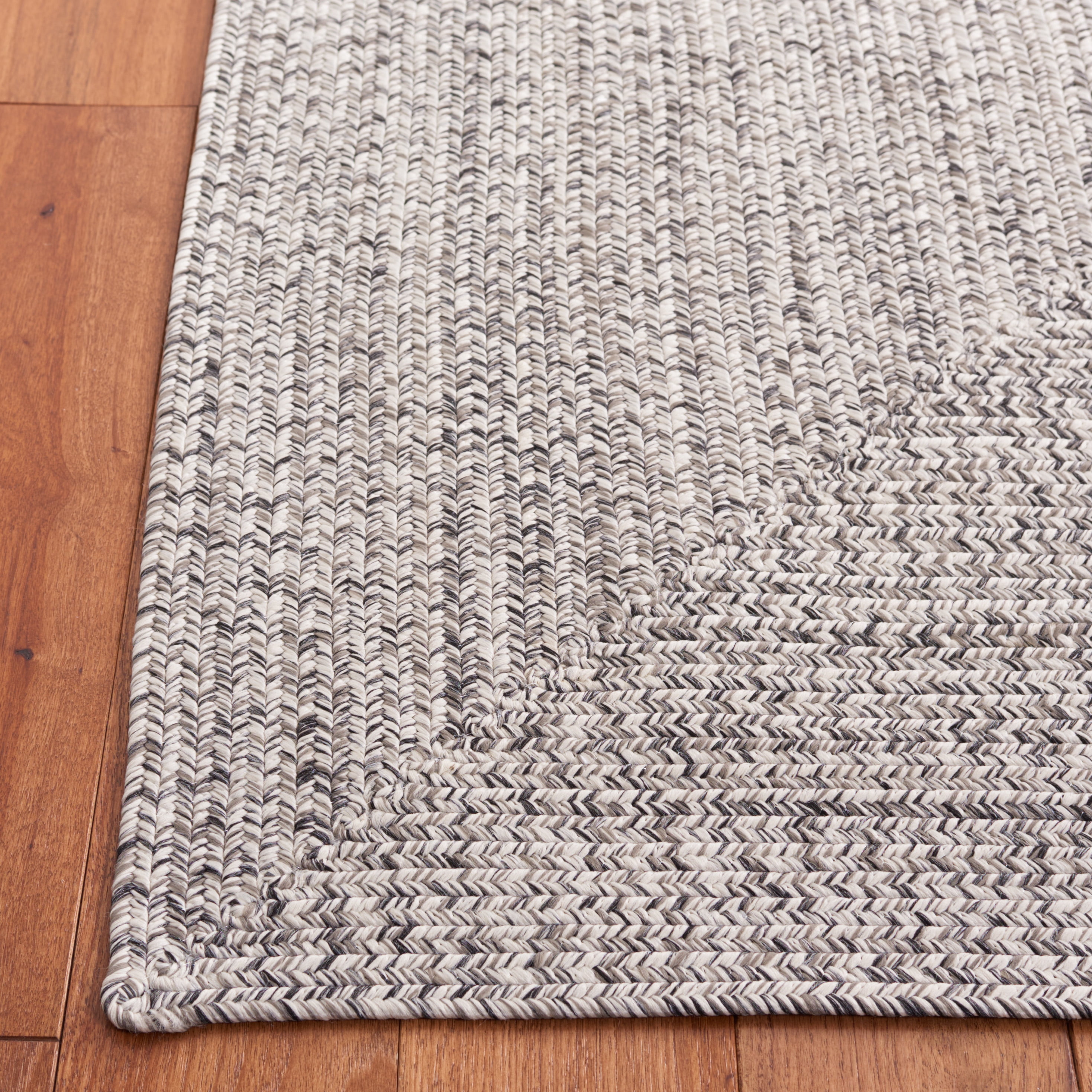 Safavieh Braided 10' X 14' Hand Woven Rug in Gray / Ivory