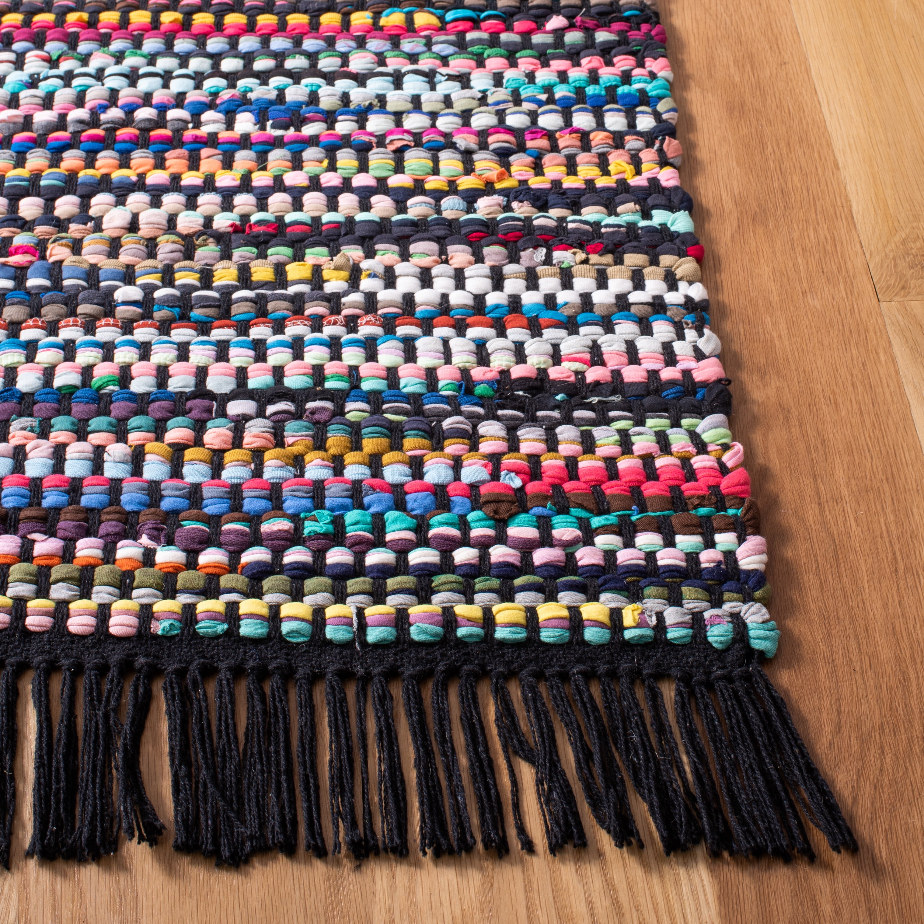 SAFAVIEH Montauk Renae Distressed Area Rug, Black/Pink, 6' x 6' Square
