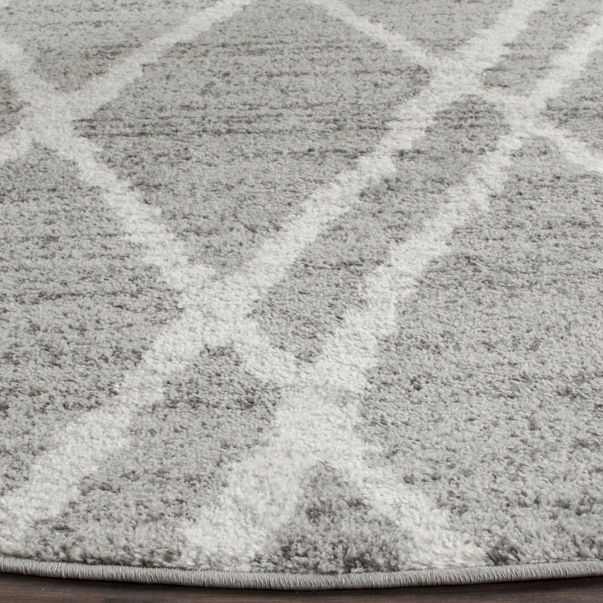 SAFAVIEH Adirondack Cody Geometric Diamonds Area Rug, Ivory/Silver, 6' x 6' Round