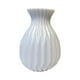 thumbnail image 2 of Jarrón moderno de plástico blanco | Jarrón de 17 cm de alto para flores frescas y artificiales | Decoración minimalista para el salón y centro de mesa, 2 of 5
