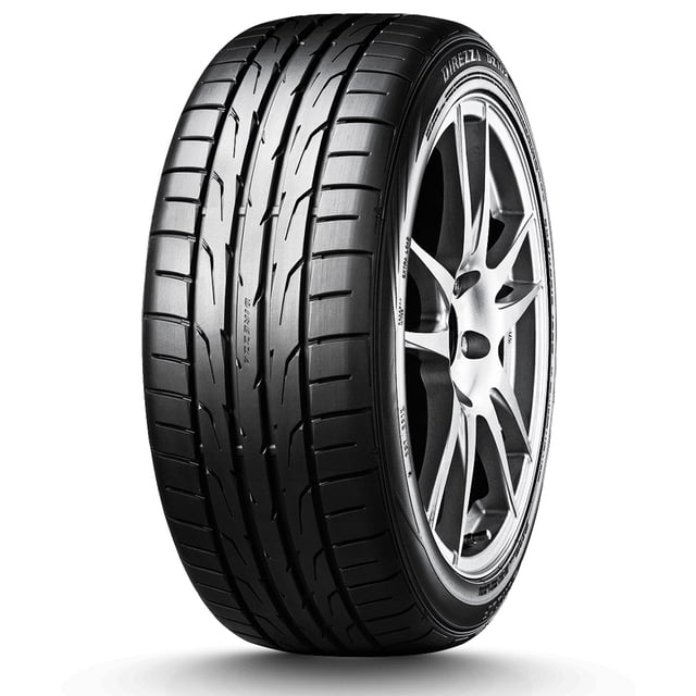 llanta 225/50 r16 dunlop direzza dz102 92v neumático Direzza DZ102 225/50 R16 en vista 3/4 frontal, perfil deportivo con dibujo asimétrico de ranuras longitudinales y canales oblicuos; flanco con marca Dunlop y marcado 92V; según especificaciones ofrece mayor agarre en seco y mojado y menor distancia de frenado; montaje sobre rin de aleación visible sobre fondo blanco; a menudo usado en autos deportivos para desempeño en calle.
