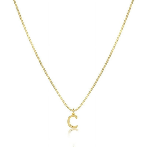 Añade un toque personal a tu look diario con este collar con inicial, una delicada gargantilla con colgante de letra para mujer, perfecta para combinar con otras prendas o para llevar sola con