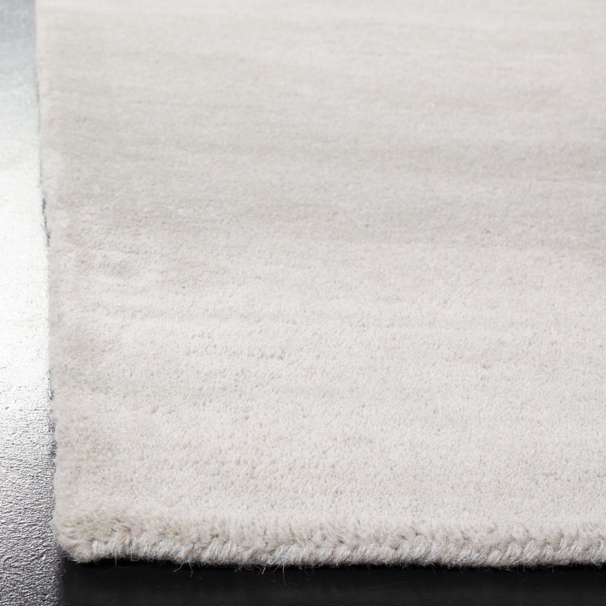 SAFAVIEH Soho Jarvis Peacock Feather Wool Area Rug, Grey/Ivory, 8' x 8' Square