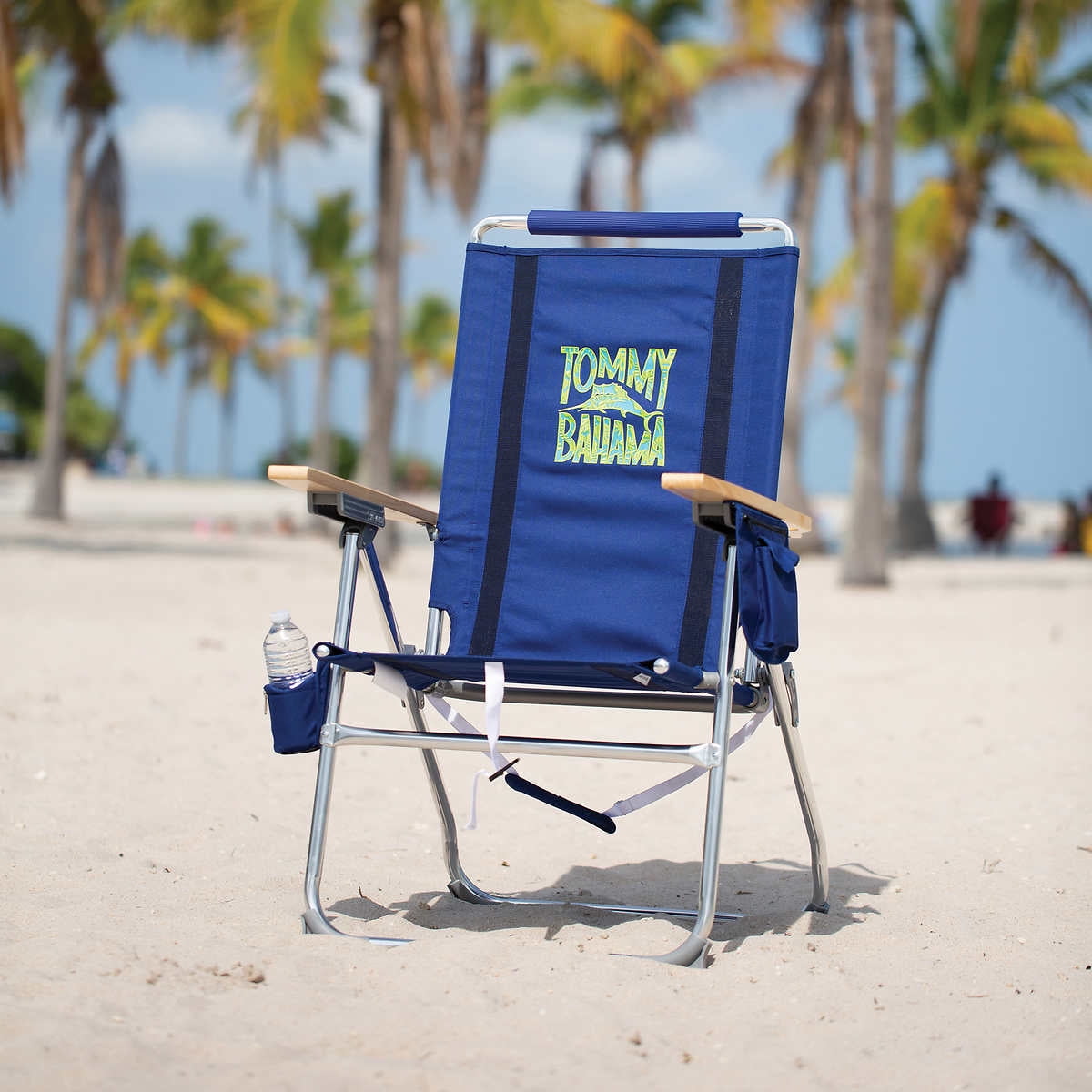 Minimalist Thomas Bahamas Beach Chair with Simple Decor