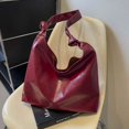 thumbnail image 2 of Bolso de hombro de PU de diseñador con broche 2024 nuevo para mujer, bolso de mano de moda simple y sólido, bolso de mano suave y versátil para desplazamientos diarios, estilo occidental, 2 of 5