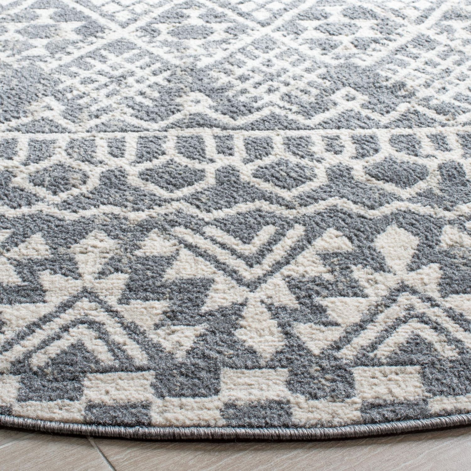 Safavieh Pyramid Henrietta Geometric Area Rug