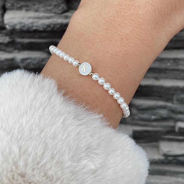 Nueva pulsera de moda con 26 letras para mujer, pulsera de cuentas de perlas simuladas hechas a mano con temperamento para mujer, regalo de joyería Tan Jianjun unisex