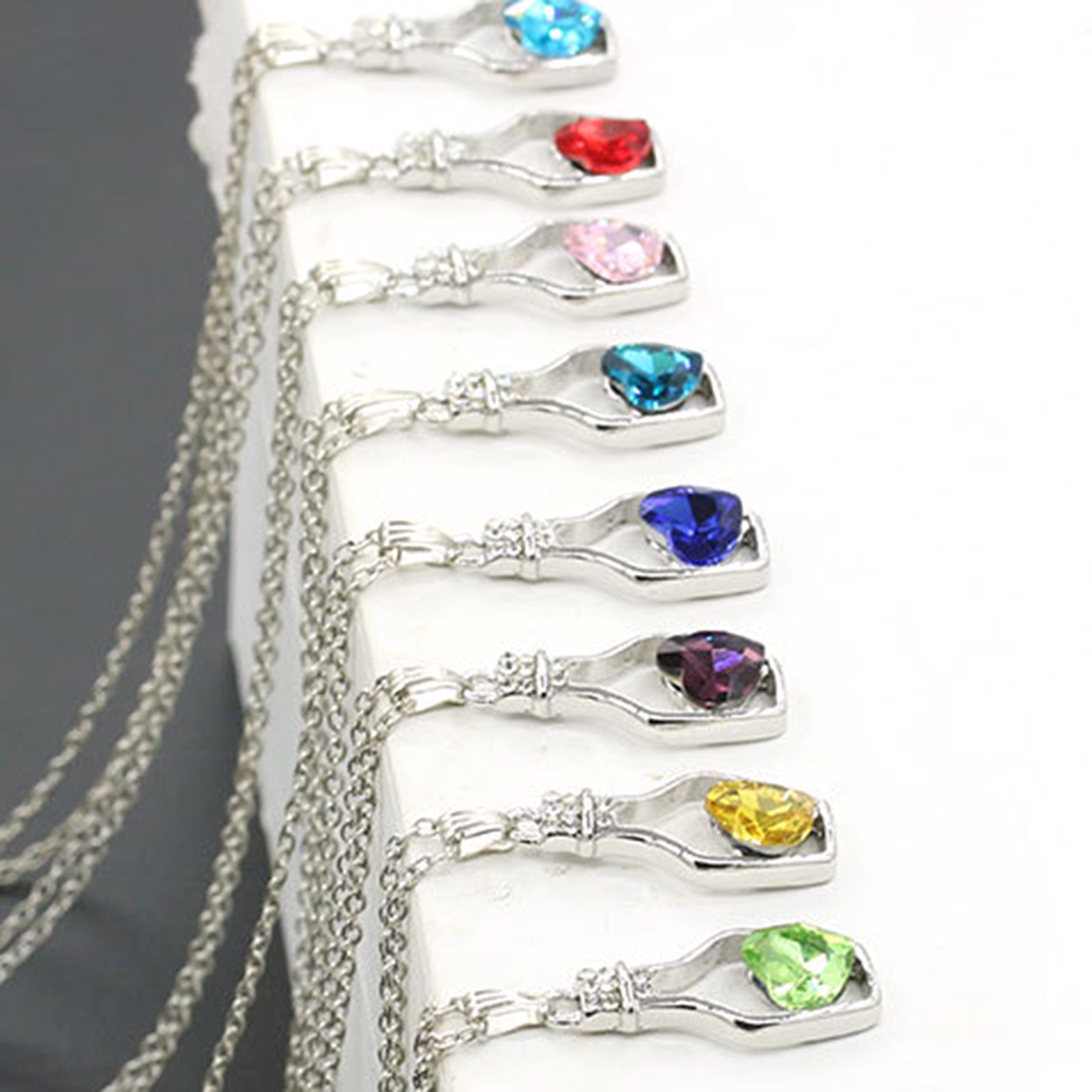 Jiaroswwei Necklace Scratch-resistant Minimalistic Alloy Heart-shaped Faux Crystal Bottle Choker Pendant Chain Women Gift