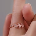 thumbnail image 3 of Xihbxyly Anillo de Moda, Diseño de Hoja de Diamante Móvil, Joyería de Aleación Única, Estilo Llamativo, Accesorio Elegante para Cualquier Ocasión, Regalo Perfecto para Mujeres, Empaque Opp Incluido., 3 of 6