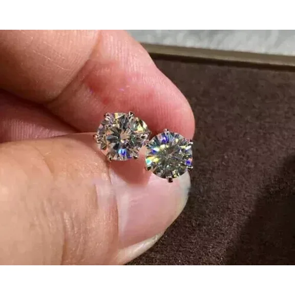 Solitaire Stud Earring