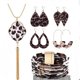 thumbnail image 1 of Collar con borlas de leopardo y pelo de caballo con trébol de cuatro hojas, pendientes largos de moda, collar de traje, cadena de suéter para mujer, 1 of 6