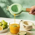 thumbnail image 3 of Exprimidor de cítricos con mango de madera resistente de metal, diseño ergonómico, revestimiento de grado alimenticio, exprimidor manual verde (mango de madera), 3 of 9