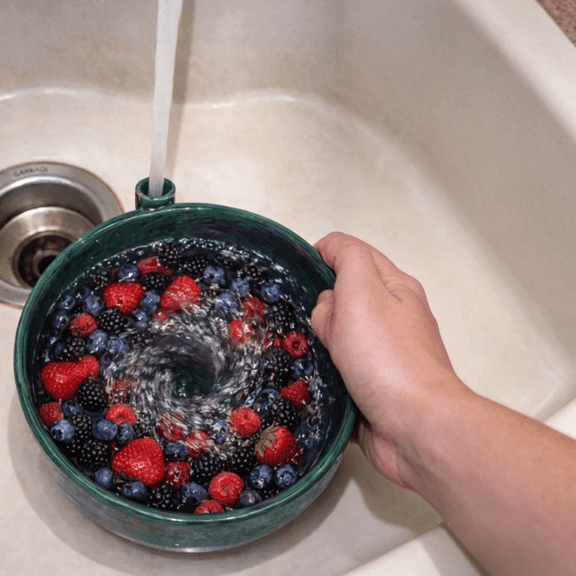 Self Spinning Berry Washing Bowl, No-Mess Drain Colander for Kitchen, Handmade Berry Washer with Water Vortex, Cleaner for Grapes, Tomatoes & Herbs