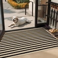 thumbnail image 2 of Alfombra de exterior LEEVAN a rayas blancas y negras, lavable, 120 x 180 cm, 2 of 7