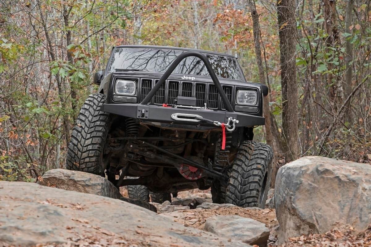 Rough Country 4.5" Lift Kit w/M1 Shocks for 1984-2001 Jeep Cherokee XJ - 68640