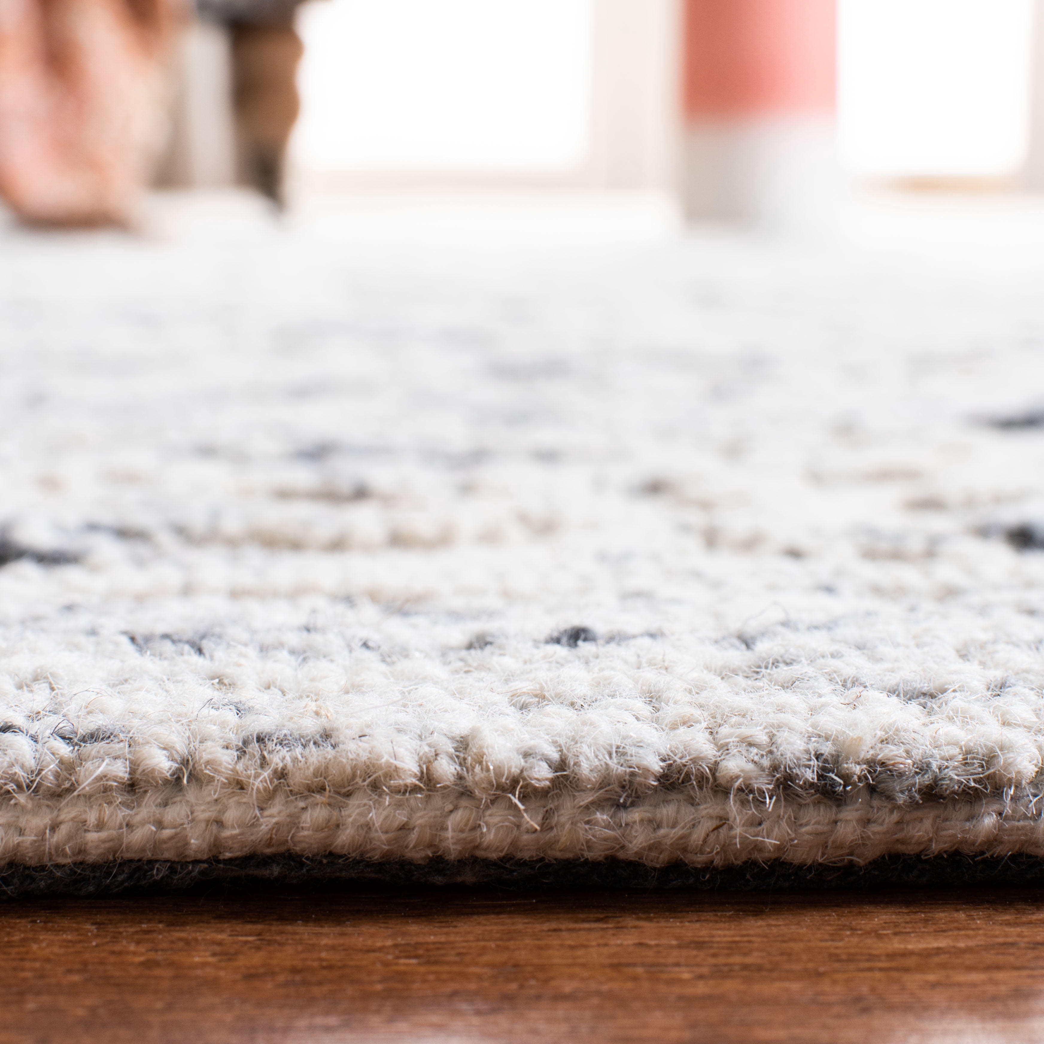 SAFAVIEH Trace Donna Floral Area Rug, Ivory/Charcoal, 4' x 6'