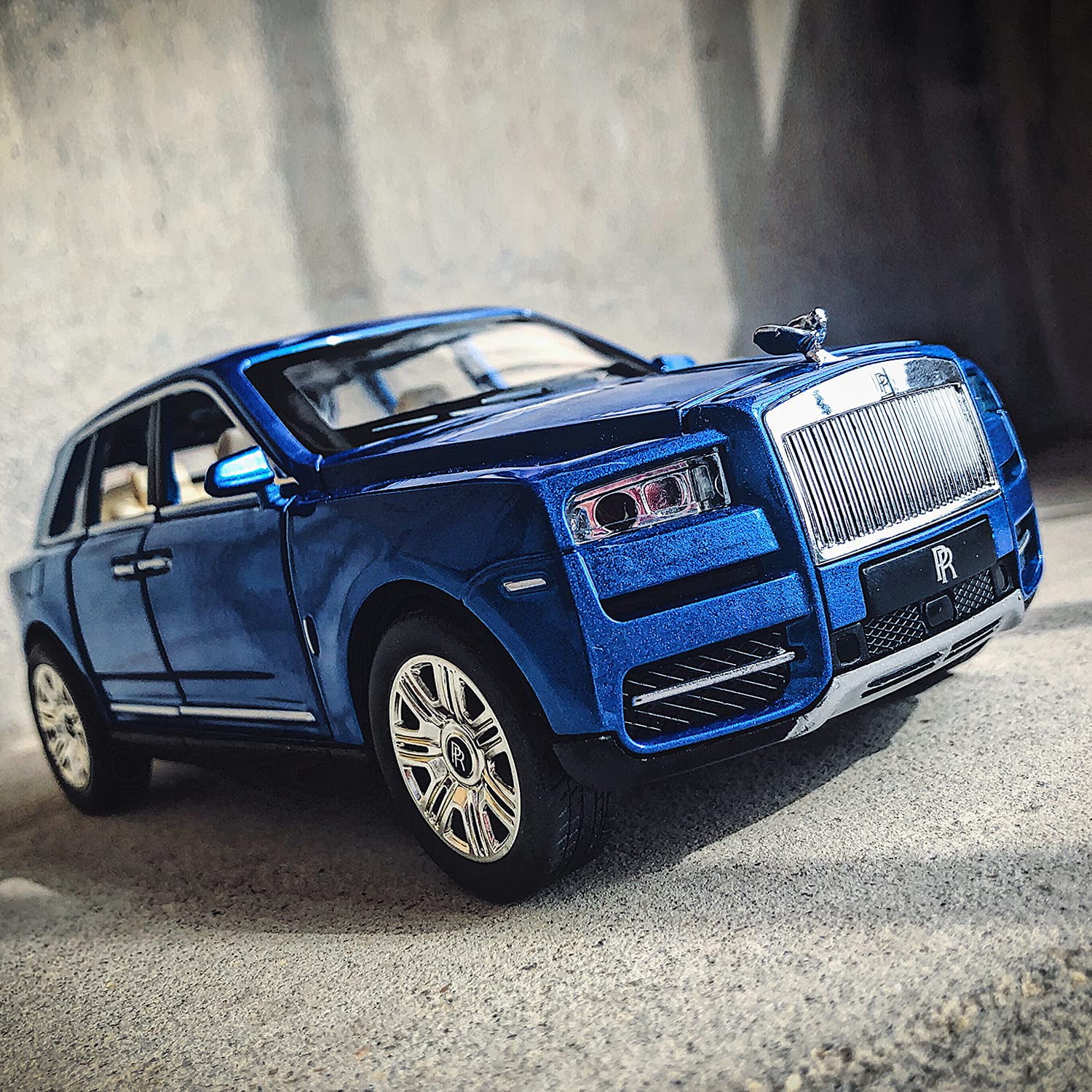  BDTCTK 1/24 Scale Rolls-Royce Cullinan SUV Model Car Toy, Zinc  Alloy Pull Back Diecast Toy Cars with Sound and Light for Kids Boy Girl  Gift(Blue) : Toys & Games
