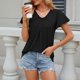 thumbnail image 3 of Camiseta de manga corta con cuello en V y pliegues para mujer, corte holgado, color liso, para uso informal o en la playa, 3 of 5