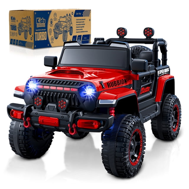 kids house carrito montable eléctrico para niños turbo, con doble puerta en color rojo, vista 3/4 frontal de jeep montable rojo y negro con parabrisas oscuro, faros LED delanteros encendidos, defensa con gancho, ruedas todoterreno con aros rojos, arco con focos superiores, asientos y volante visibles; incluye control remoto Bluetooth, puerto USB/MP3 y arranque por botón. Fondo blanco con caja de empaque Kids House; adecuado para juegos de rol al aire libre.